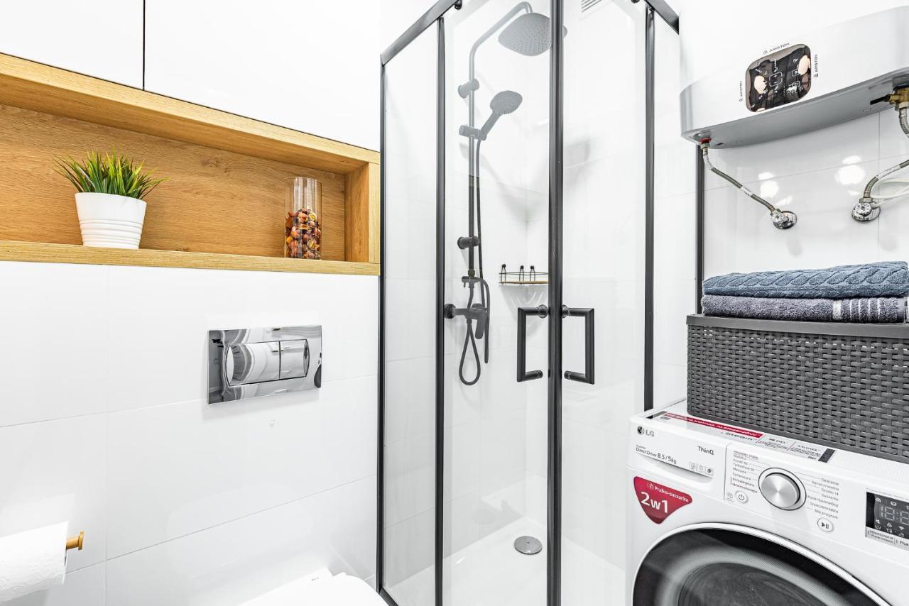 Apartment Frida Katowice Ligota Near Hospitals & Sum Luaran gambar